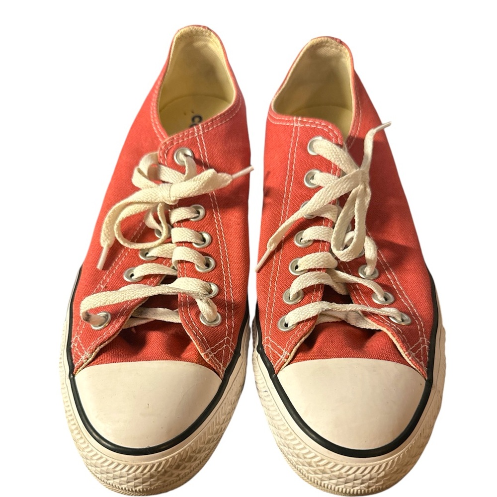 Low top pink converse size  11 women 9 men’s
